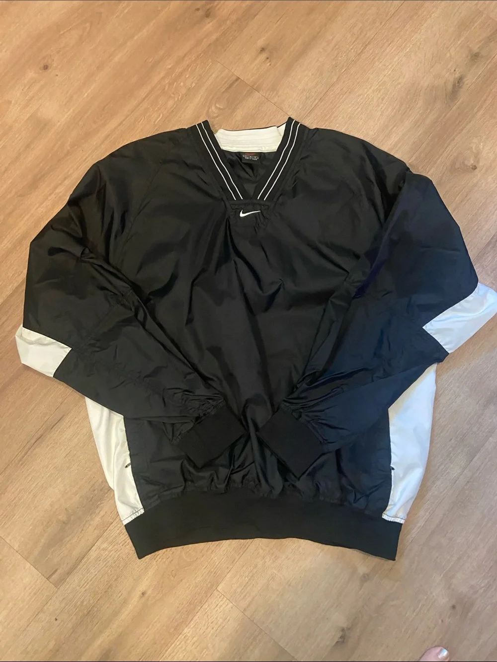 Vintage Y2K Nike Windbreaker Jacket Size L Blk/Wht Center Swoosh Pullover V-Neck
